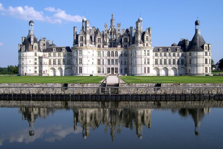 Château de Chambord e sua escadaria helicoidal, no Vale do Loire