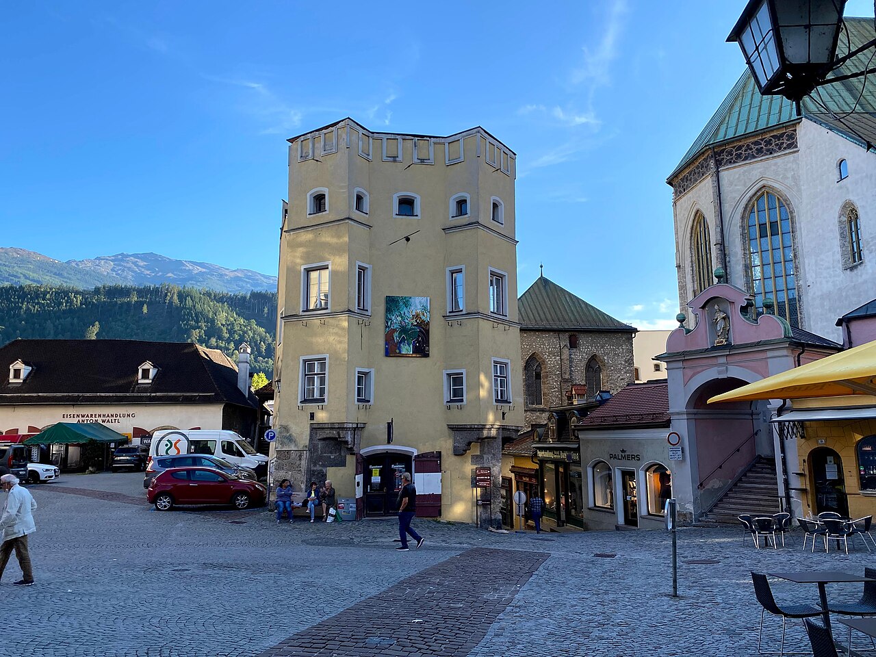 Oberer Stadtplatz, a praça principal do centro histórico de Hall in Tirol