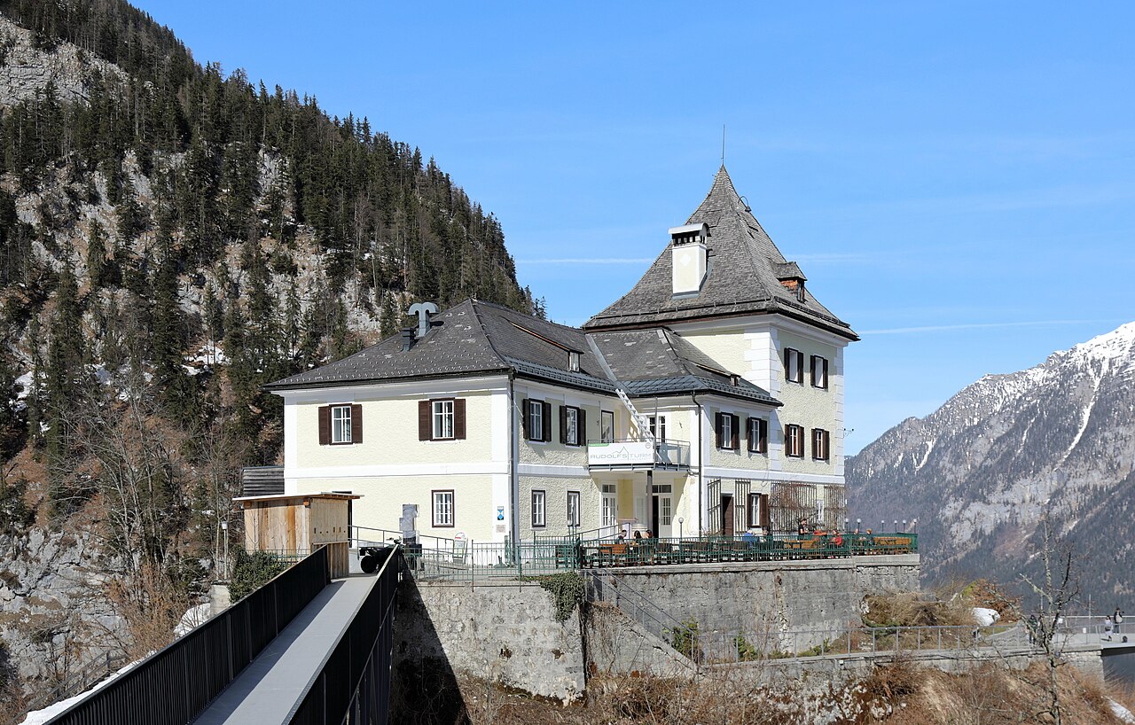 Rudolfsturm, torre medieval de defesa sobre o vale do Salzberg, acima de Hallstatt