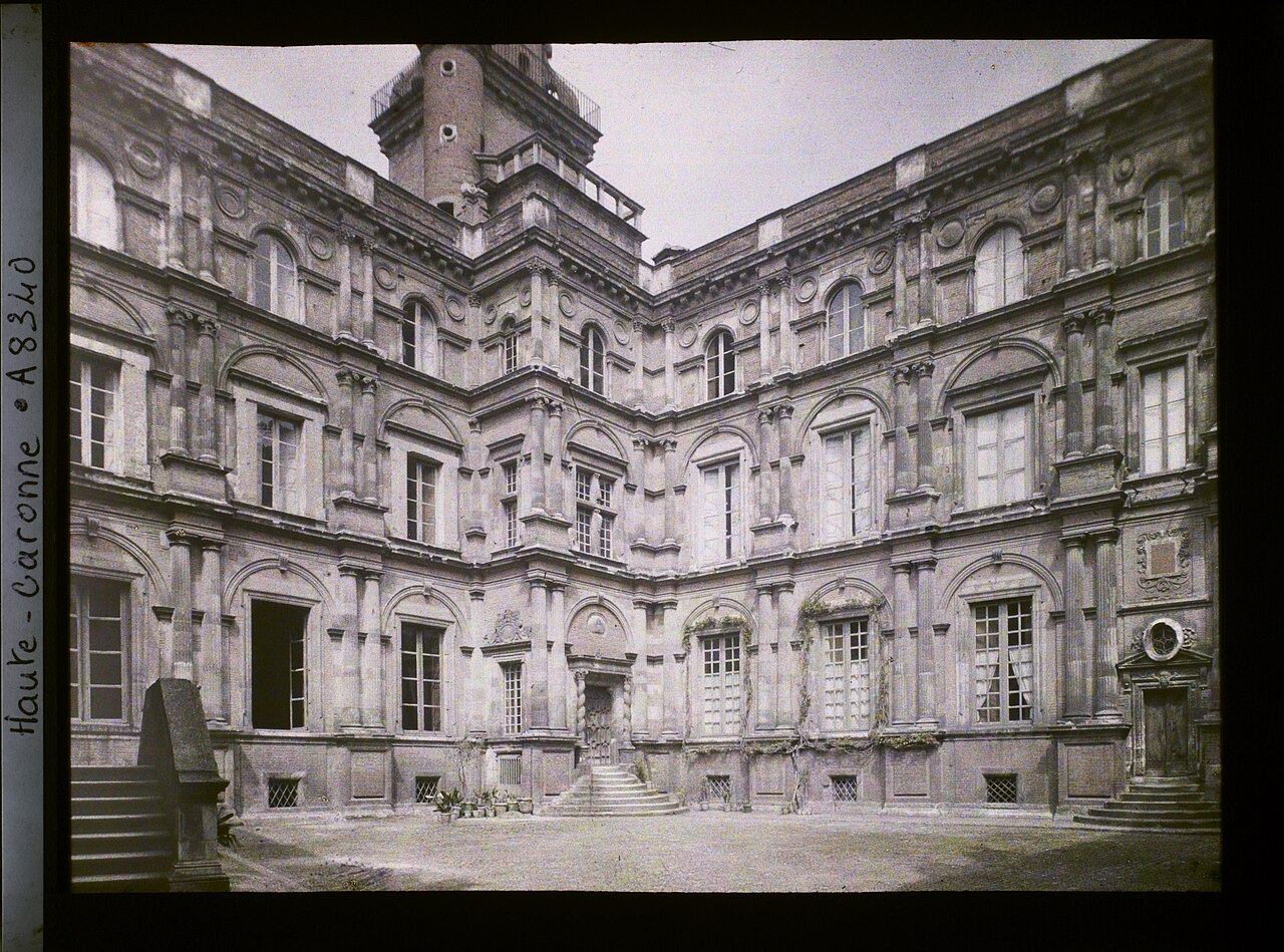 Pátio renascentista do Hôtel d'Assézat, em Toulouse, sede da Académie des Jeux floraux