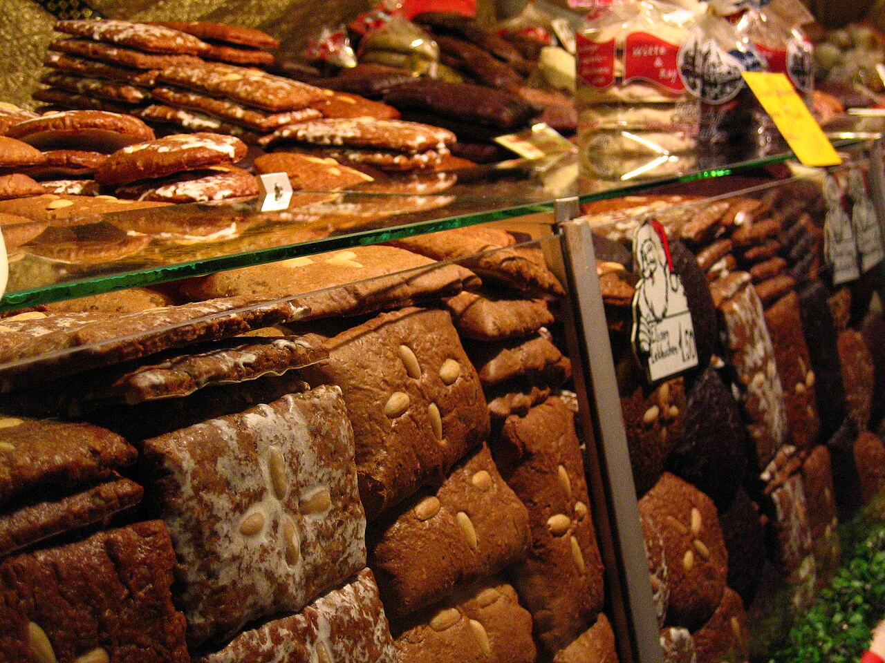 Lebkuchen de Nuremberg, biscoitos de especiarias com cobertura de chocolate e glacê