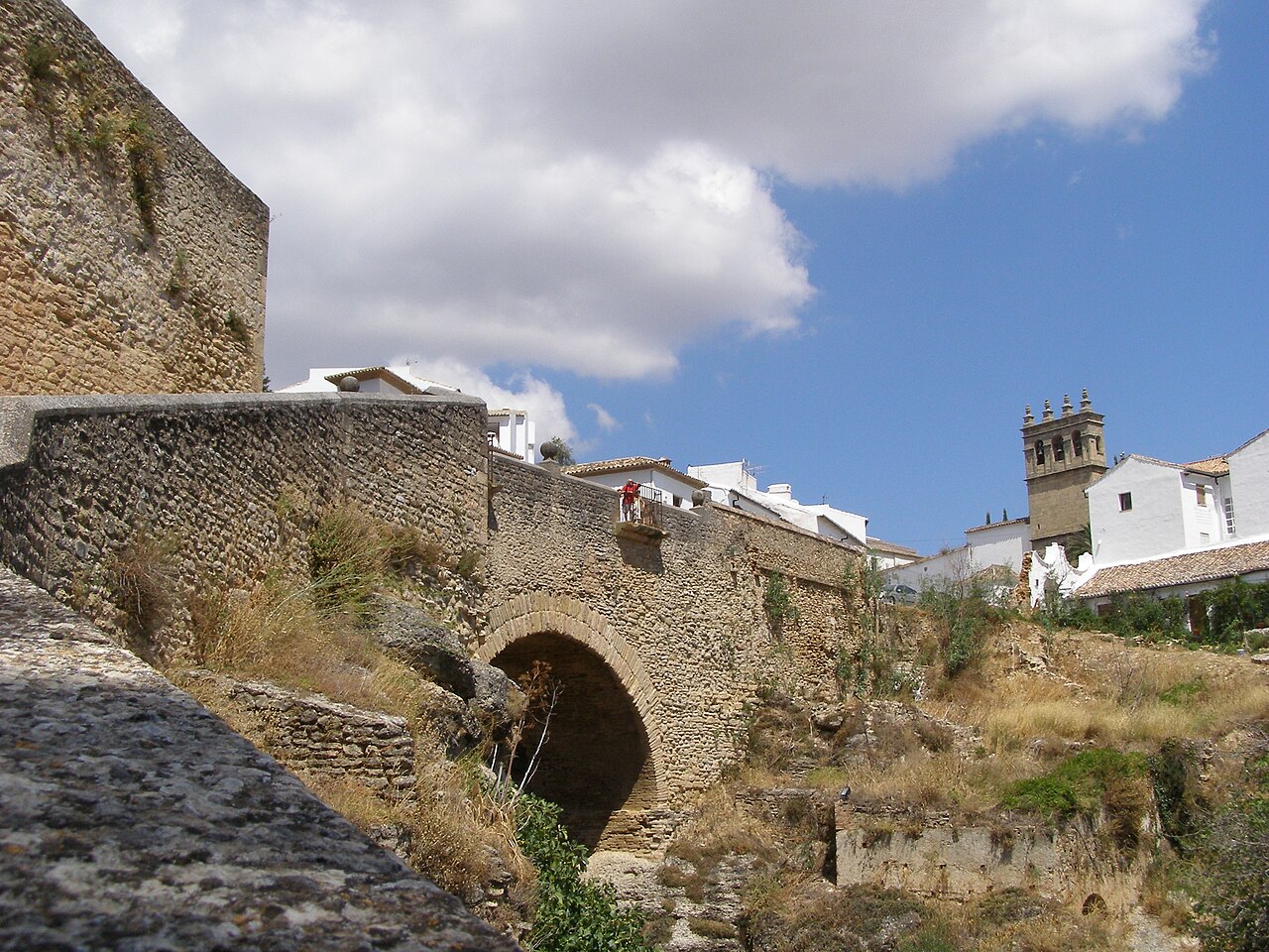 Puente Viejo de Ronda, ponte de pedra de um arco sobre o desfiladeiro do rio Guadalevín
