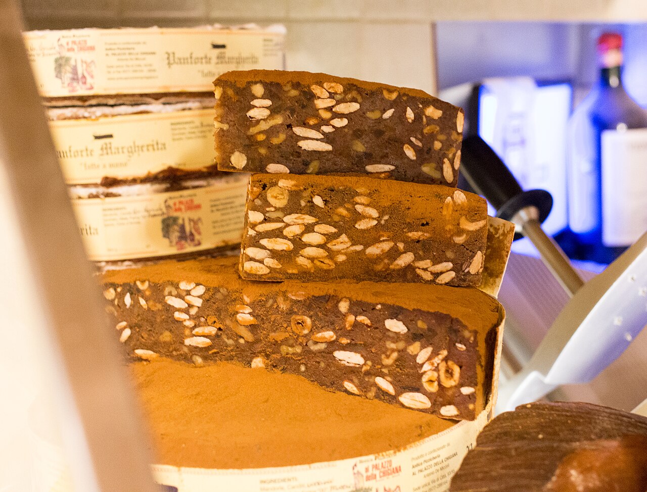 Panforte e panpepato à venda numa confeitaria de Siena