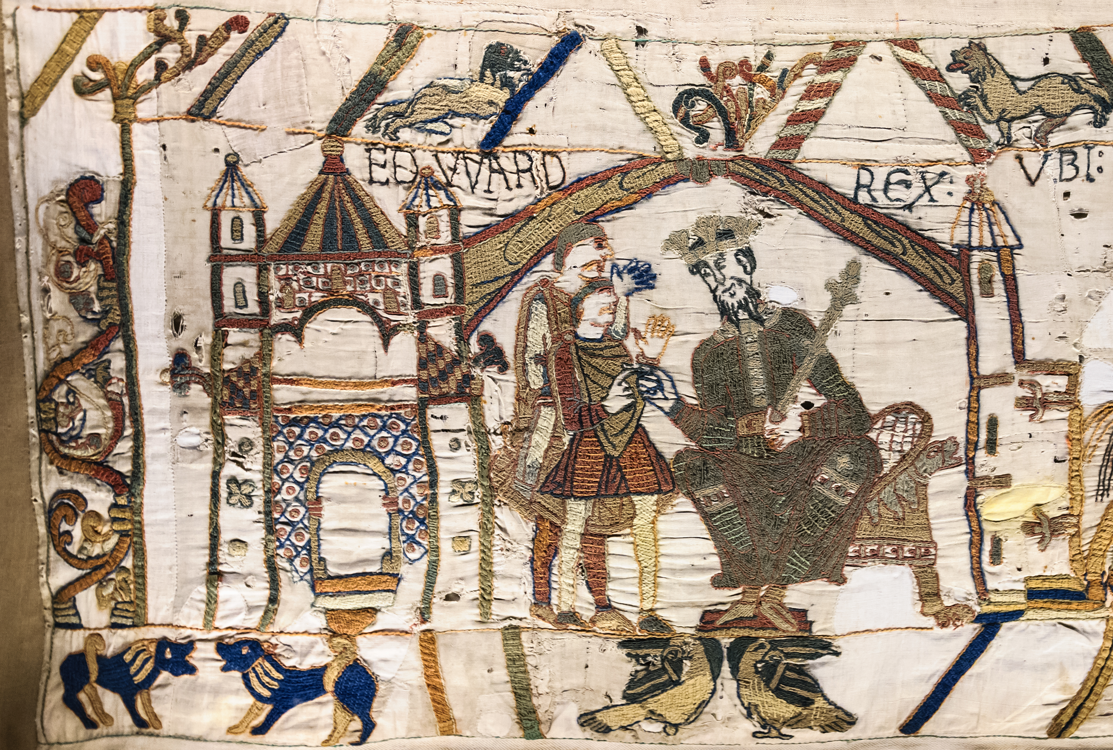 O rei Eduardo, o Confessor, recebe Harold Godwinson em seu palacio, cena inicial da Tapecaria de Bayeux