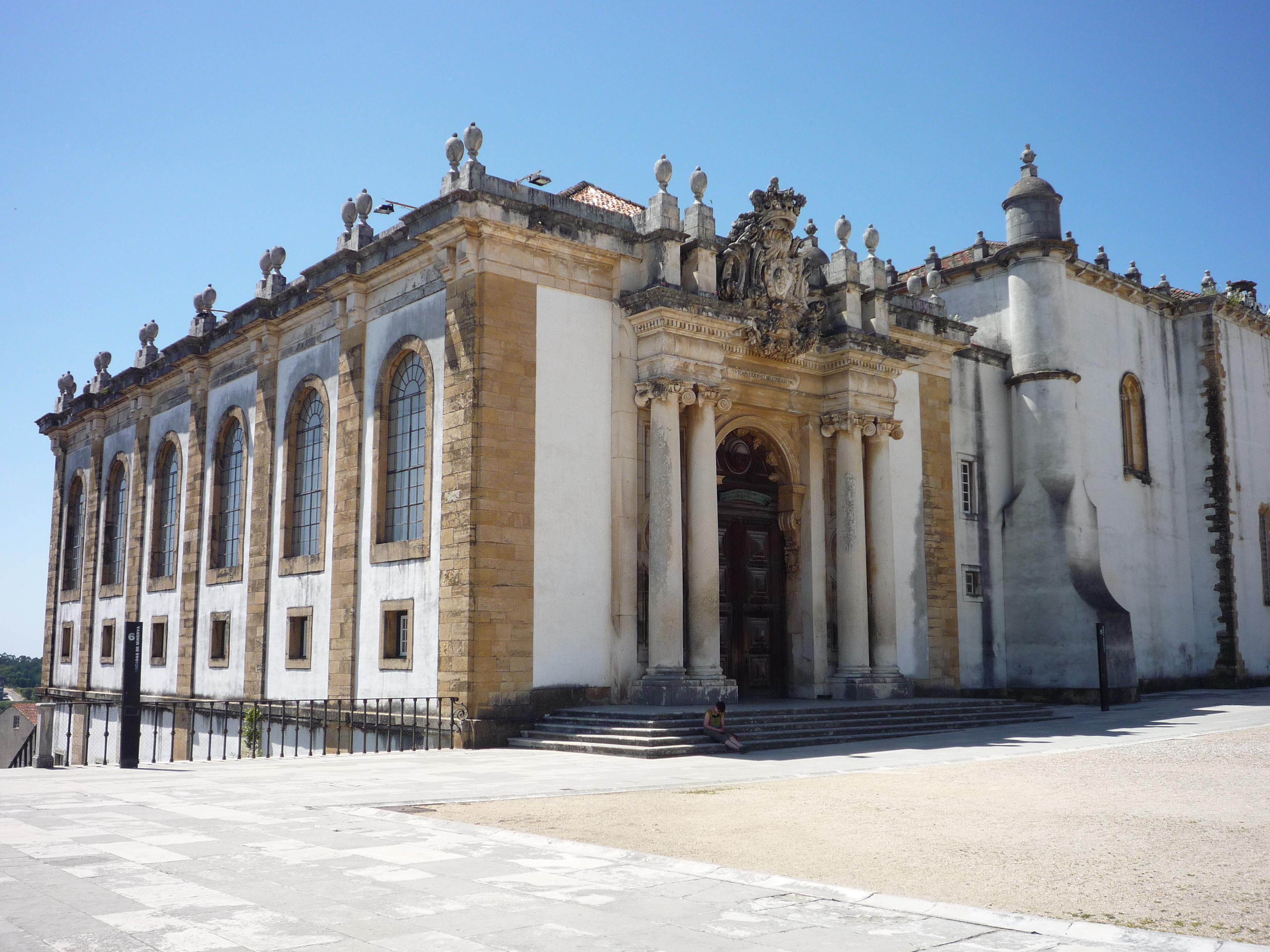 Fachada da Biblioteca Joanina, na Universidade de Coimbra