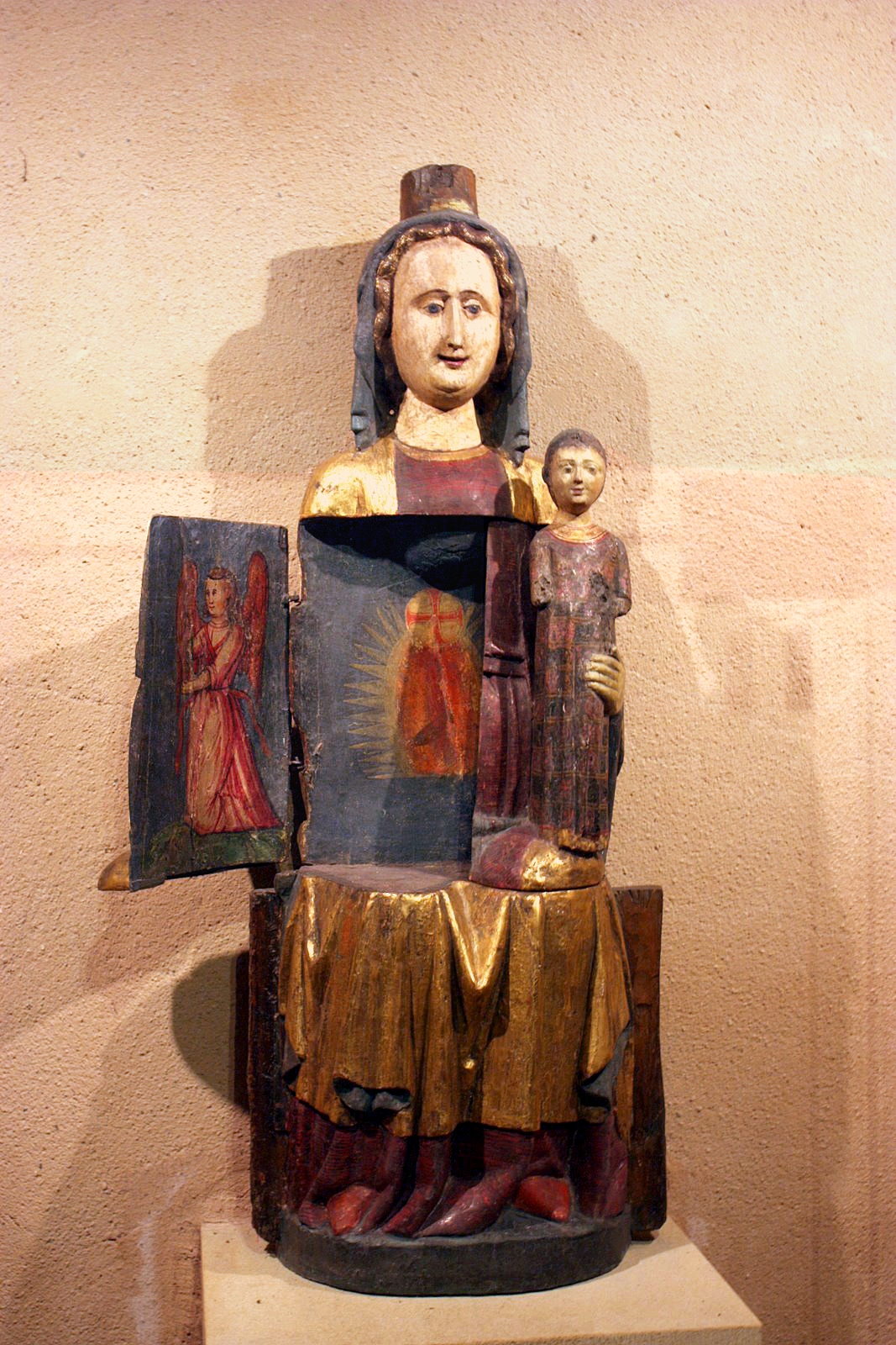 Vierge ouvrante medieval da igreja de Eguisheim, estátua de madeira policromada da Virgem aberta