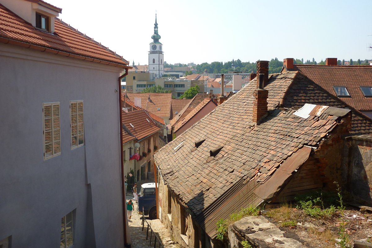 Bairro judeu de Třebíč, com a torre da Basílica de São Procópio ao fundo